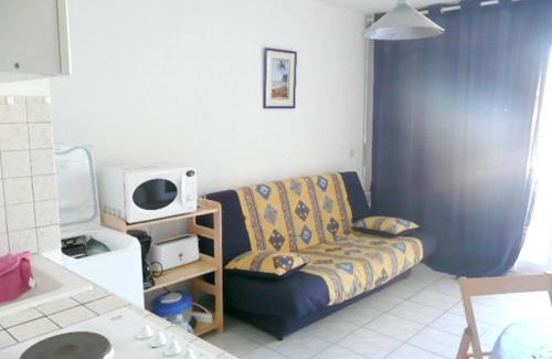 Sainte-Marie-la-Mer Apartment | Cozy Apartment with Sea View in Sainte Marie, Rated 9/10