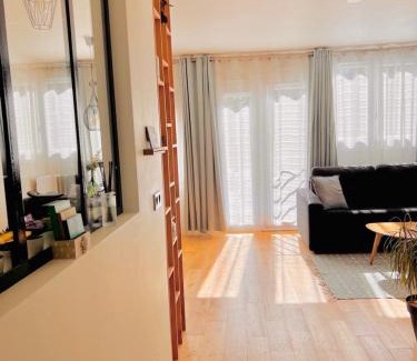Villetaneuse Apartment | Cozy Retreat: Family-Friendly Appartement Cocooning Awaits