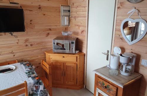 Manigod Apartment | Cozy Combes Blanche 2: Pet-Friendly Family Retreat