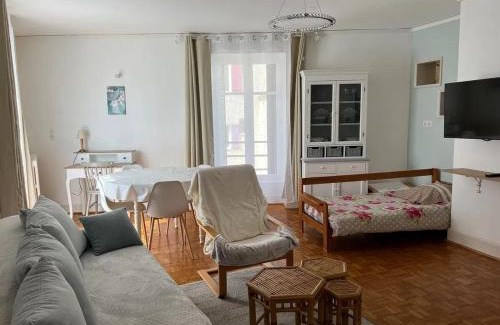 Neris-les-Bains Apartment | Comfortable Apartment in Neris les Bains with Free Parking