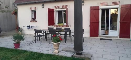 Cour-Cheverny Apartment | Appartement confortable avec piscine à Cour-Cheverny