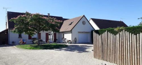 Cour-Cheverny Apartment | Appartement confortable avec piscine à Cour-Cheverny