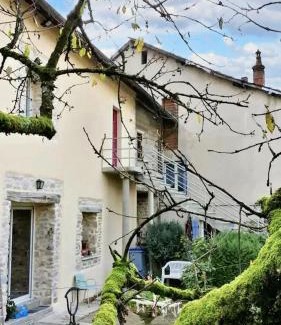 Mesnay Apartment | Cozy One-Bedroom Apartment with Balcony & Free WiFi