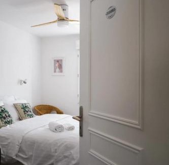 Montreuil Apartment | City View 3-Bedroom Apartment with Terraced Wifi in Montreuil