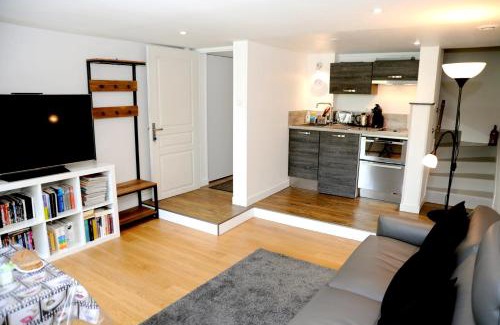 Cognac Apartment | Modern Apartment in Cognac with Convenient Parking