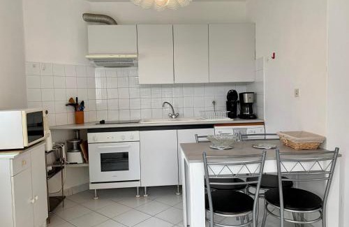 Bouzigues Apartment | Inviting Beachside Apartment in Bouzigues with Terrace