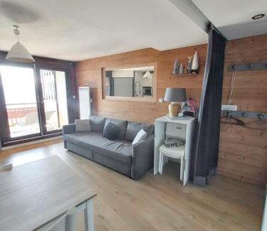 Eclose-Ouest Apartment | Cozy Apartment in L'Alpe d'Huez with Mountain Views