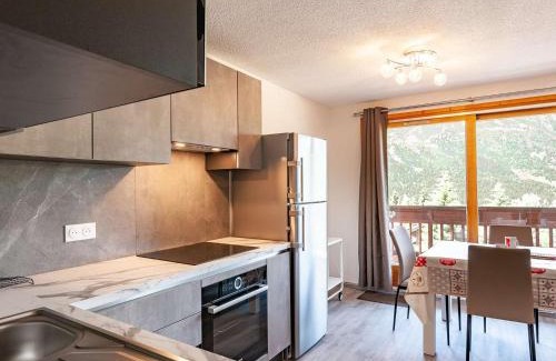 Meribel Apartment | Cozy 5-Person Apartment with Balcony & Mountain Views