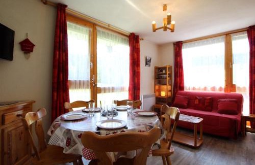 Lanslevillard Apartment | Inviting Apartment with Ski Slope Views and Pet-Friendly Amenities