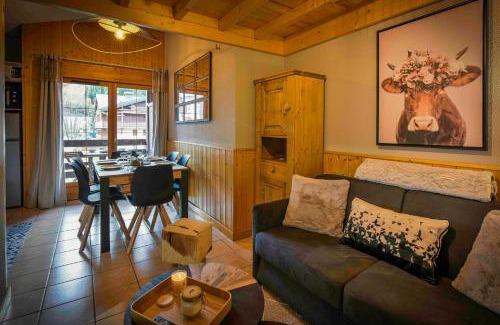 Les Deux Alpes Apartment | Cozy 2-Bedroom Apartment in Les Deux Alpes with Balcony