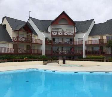 Guerande Apartment | Seaside One-Bedroom Apartment in Guerande with Pool Access
