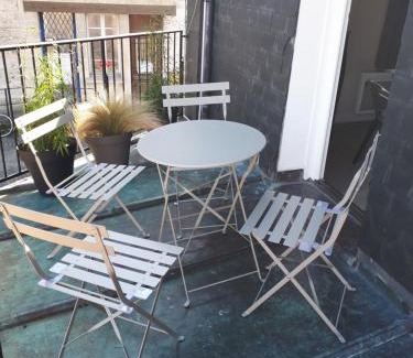 Enclos Apartment | Cozy Apartment in the Heart of Honfleur - Family-Friendly Stay