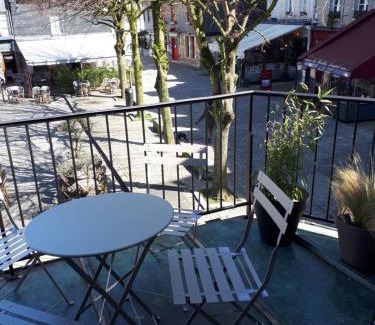 Enclos Apartment | Cozy Apartment in the Heart of Honfleur - Family-Friendly Stay