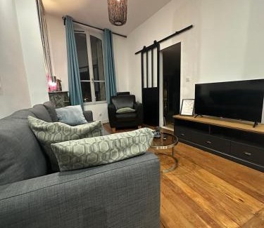 Dreux Apartment | Cozy & Bright Downtown Appartement #4 - Pet Friendly Stay