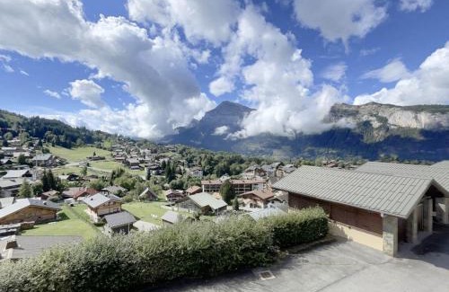 Les Carroz-d'Araches Apartment | Cozy Apartment for 4-5 with Wi-Fi Near Cable Car & Shops