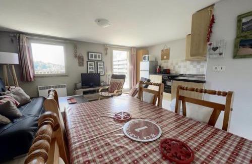 Les Carroz-d'Araches Apartment | Cozy Apartment for 4-5 with Wi-Fi Near Cable Car & Shops