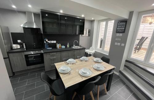 Boulogne-Centre Apartment | Cozy Apartment with Free Wi-Fi, Near Train Station