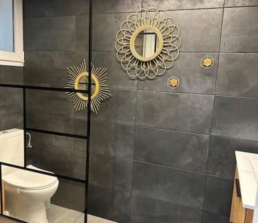 La Gare Apartment | Cozy Apartment: Child-Friendly Retreat with 9.2/10 Rating