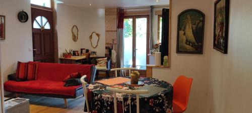 Villy-le-Pelloux Apartment | Tranquil Village Retreat Near Annecy and Geneva - Rated 9/10