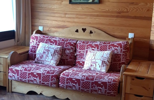 Vars Apartment | Guest Rated 10/10: Appartement Cosy by the Slopes
