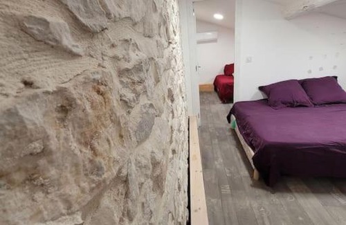 Vergeze Apartment | Cozy Apartment with Private Pool - Le Strelitzia Awaits