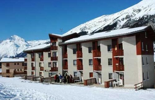 Lanslevillard Apartment | Cozy France Apartments: Family & Pet-Friendly Stays