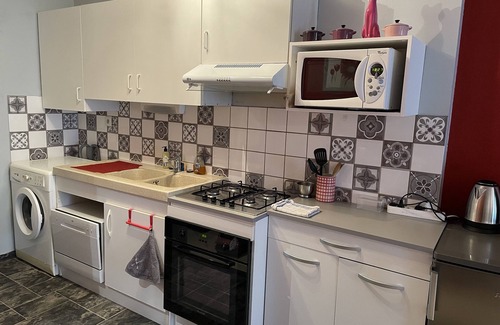 Verdun Apartment | Cozy Apartment on Rue Chaussée: Family and Pet-Friendly