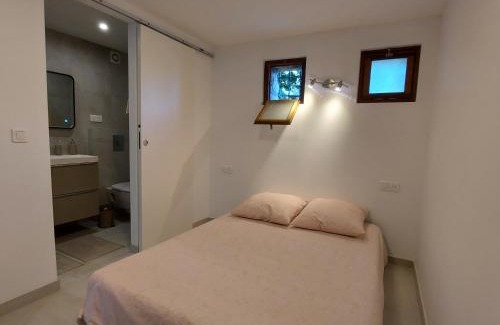 Magagnosc Apartment | Cozy Ocean View Apartment - Guest Rated 9.1/10