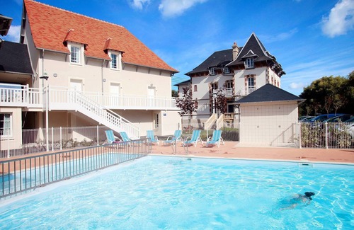 Cabourg Condo | Cozy Appartement Steps from the Beach with Pool & Spa