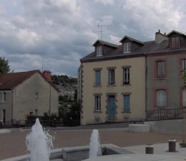 Gueret Apartment | Cozy Appartement d'Hôtes with Pool & Great Guest Reviews