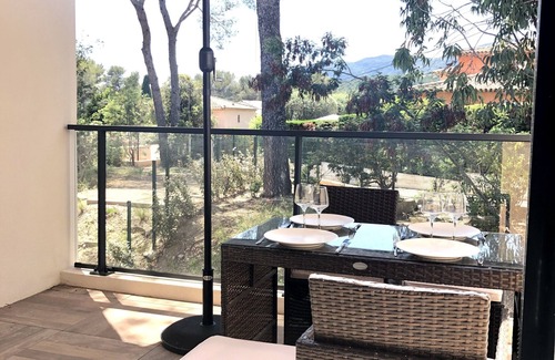 La Croix-Valmer Apartment | Exquisite Oceanfront Apartment with Pool, Steps from the Beach
