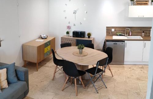 Raphele-les-Arles House | Pet-Friendly Appartement dans Mas Provencal with Ocean View