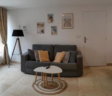 Raphele-les-Arles House | Pet-Friendly Appartement dans Mas Provencal with Ocean View