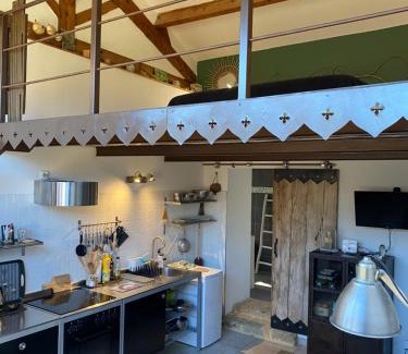 Grans Apartment | Quaint Oceanfront Apartment in Mas Provencal - Rated 9.5/10