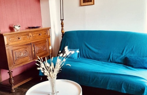 Grossa House | Cozy Apartment in Picturesque Village, 15 Min to Beaches