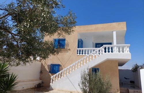 Sakiet Eddaier Apartment | Comfortable Appartement Dauphin in Family-Friendly Area