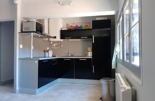 Figeac Apartment | Comfortable 2-Bedroom Apartment in Figeac for Families