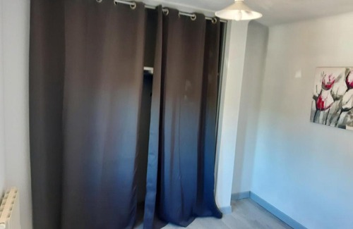 Figeac Apartment | Comfortable 2-Bedroom Apartment in Figeac for Families