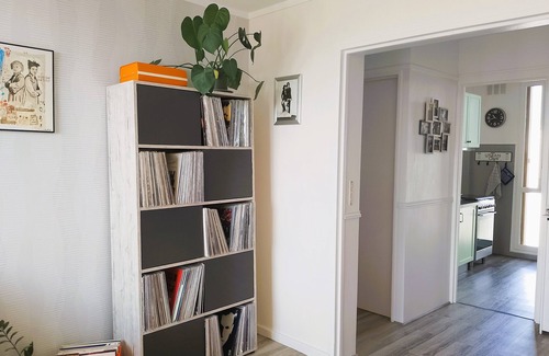 Villejuif Apartment | Tranquil 3-Room Apartment Near Paris with Spa and Kitchen