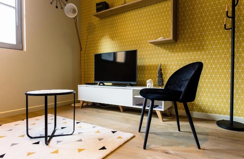 Fourviere Apartment | Cozy Apartment Near Vieux Lyon with Family-Friendly Amenities