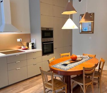 Avallon Apartment | Appartement de charme en plein cœur du centre historique - Parking Public Gratuit -