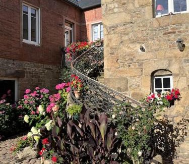 Guingamp Apartment | Cozy Apartment in the Heart of the City - 9.2/10 Rating