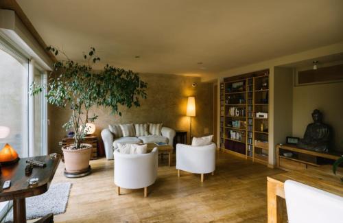 Villecroze Apartment | Stunning Oceanfront Apartment with Private Pool & Hot Tub
