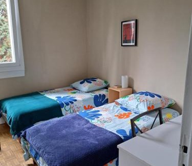 Le Kremlin-Bicetre Apartment | Designer Apartment with 3 Bedrooms and Child-Friendly Amenities