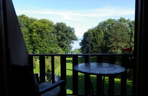 Gollenshausen a.Chiemsee Apartment | Oceanfront Apartment with Balcony & Top Guest Rating