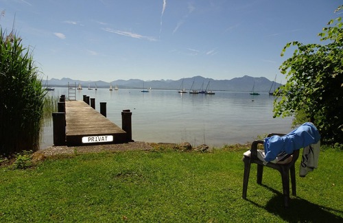 Gollenshausen a.Chiemsee Apartment | Oceanfront Apartment with Balcony & Top Guest Rating