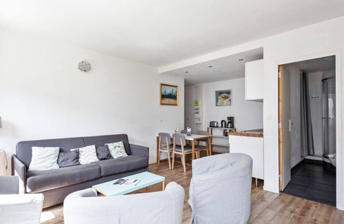 Grenelle Apartment | Tranquil 2BR Oasis Near Eiffel Tower - Pet Friendly Stay