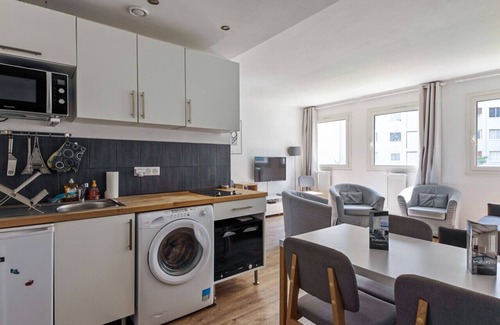 Grenelle Apartment | Tranquil 2BR Oasis Near Eiffel Tower - Pet Friendly Stay