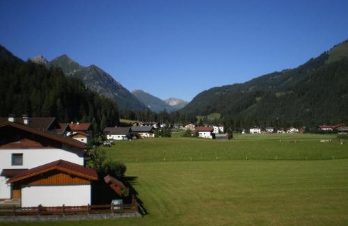 Elbigenalp Apartment | Oceanfront Appartement De Luxe with Ocean View & Kitchen