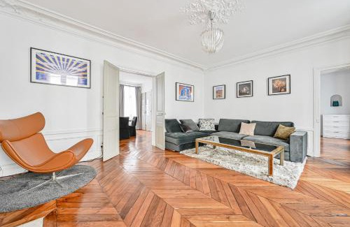 Quartier des Invalides Apartment | Luxury Apartment Near Assemblée Nationale - Rated 9.5/10
